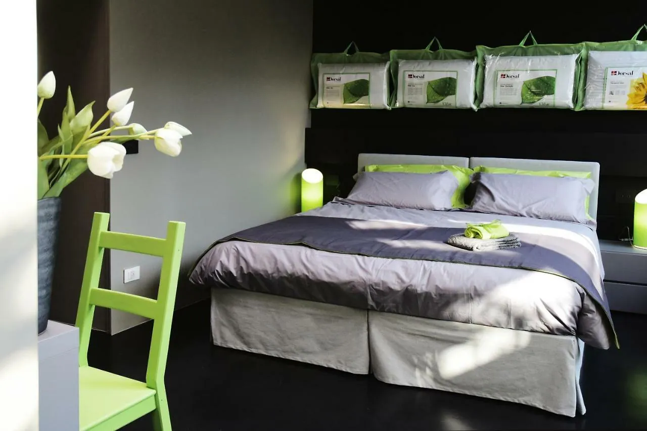Nocleg ze śniadaniem Miloft Guest Rooms And Terrace Mediolan
